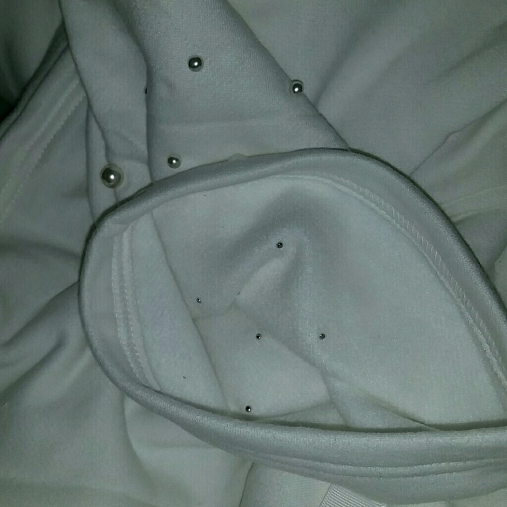 LAST 1!  Winter's dream White  Pearl Hoodie - Picture 5 of 5